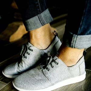 - Women’s Toms Lace Up Sneakers Gray Casual Shoes size 10